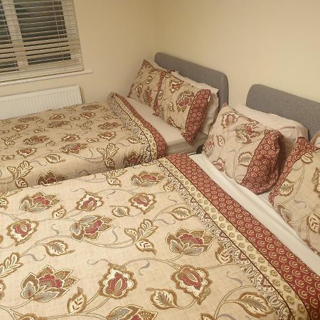 London Luxury 3 Bedroom Flat 1Min Walk From Underground, With Free Parking Sleeps X10 Exterior photo