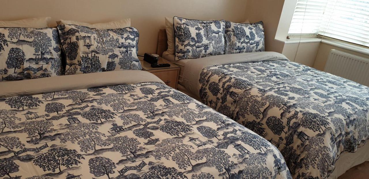 London Luxury 3 Bedroom Flat 1Min Walk From Underground, With Free Parking Sleeps X10 Exterior photo