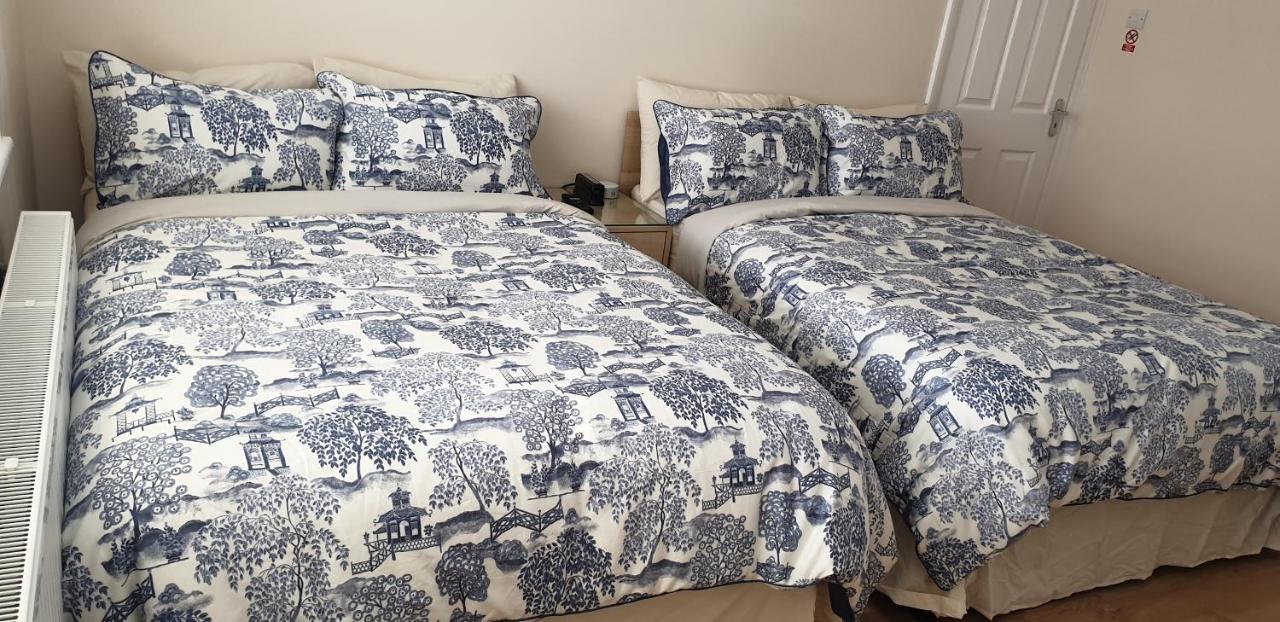 London Luxury 3 Bedroom Flat 1Min Walk From Underground, With Free Parking Sleeps X10 Exterior photo