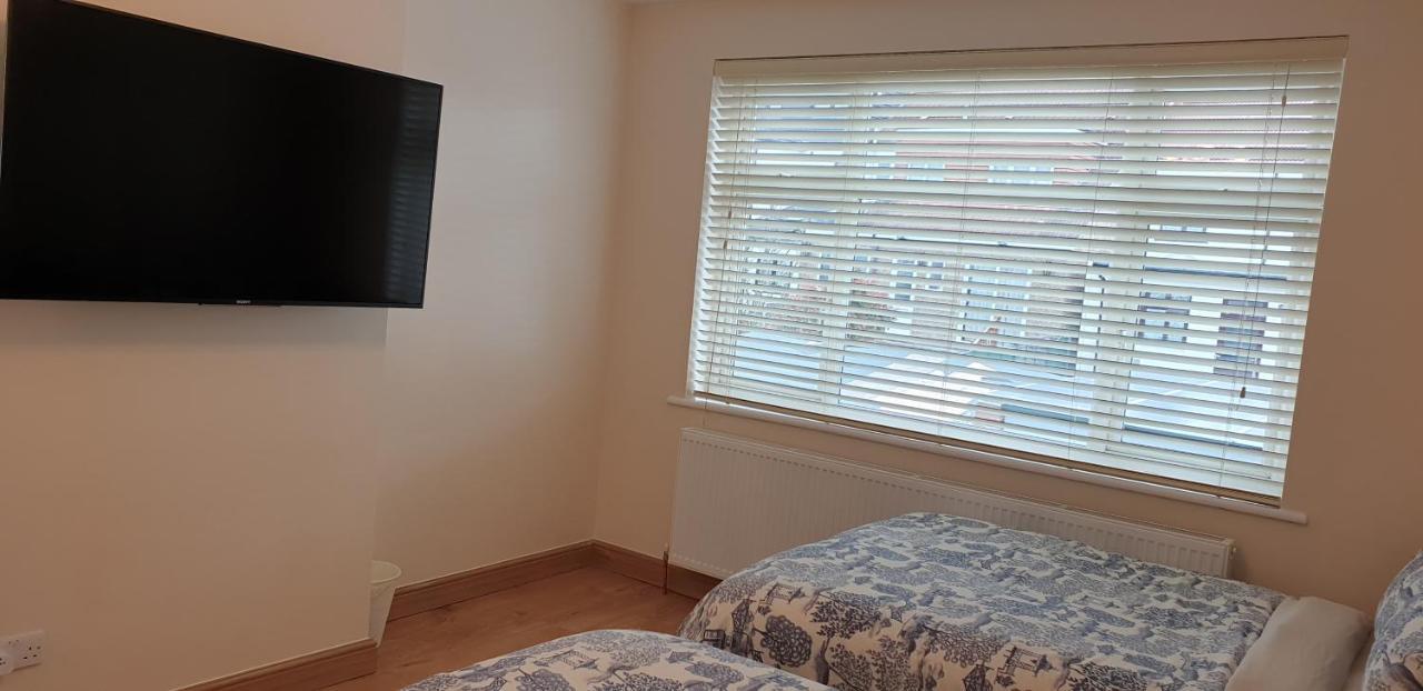 London Luxury 3 Bedroom Flat 1Min Walk From Underground, With Free Parking Sleeps X10 Exterior photo