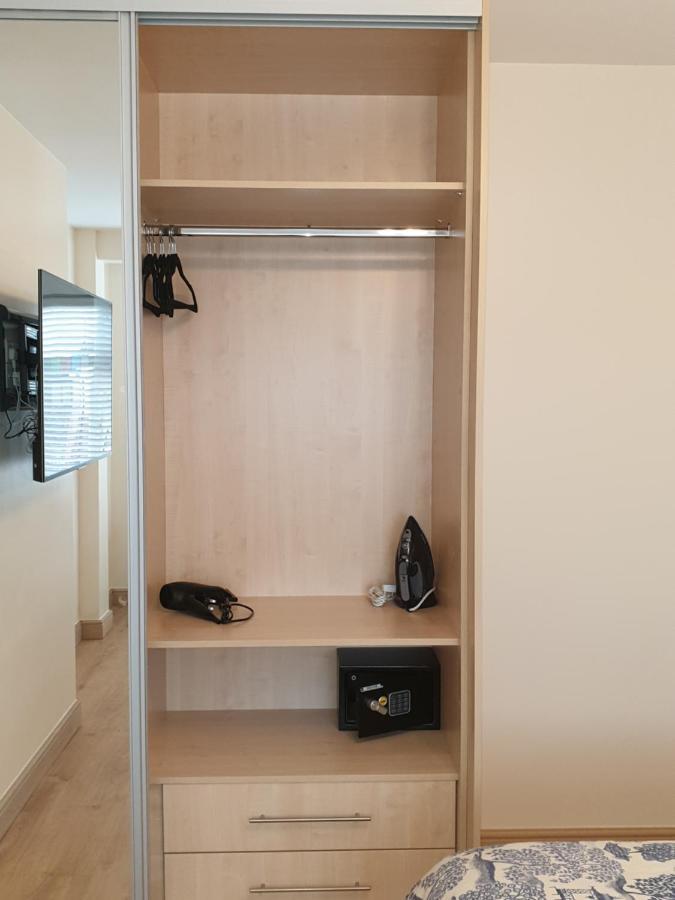 London Luxury 3 Bedroom Flat 1Min Walk From Underground, With Free Parking Sleeps X10 Exterior photo
