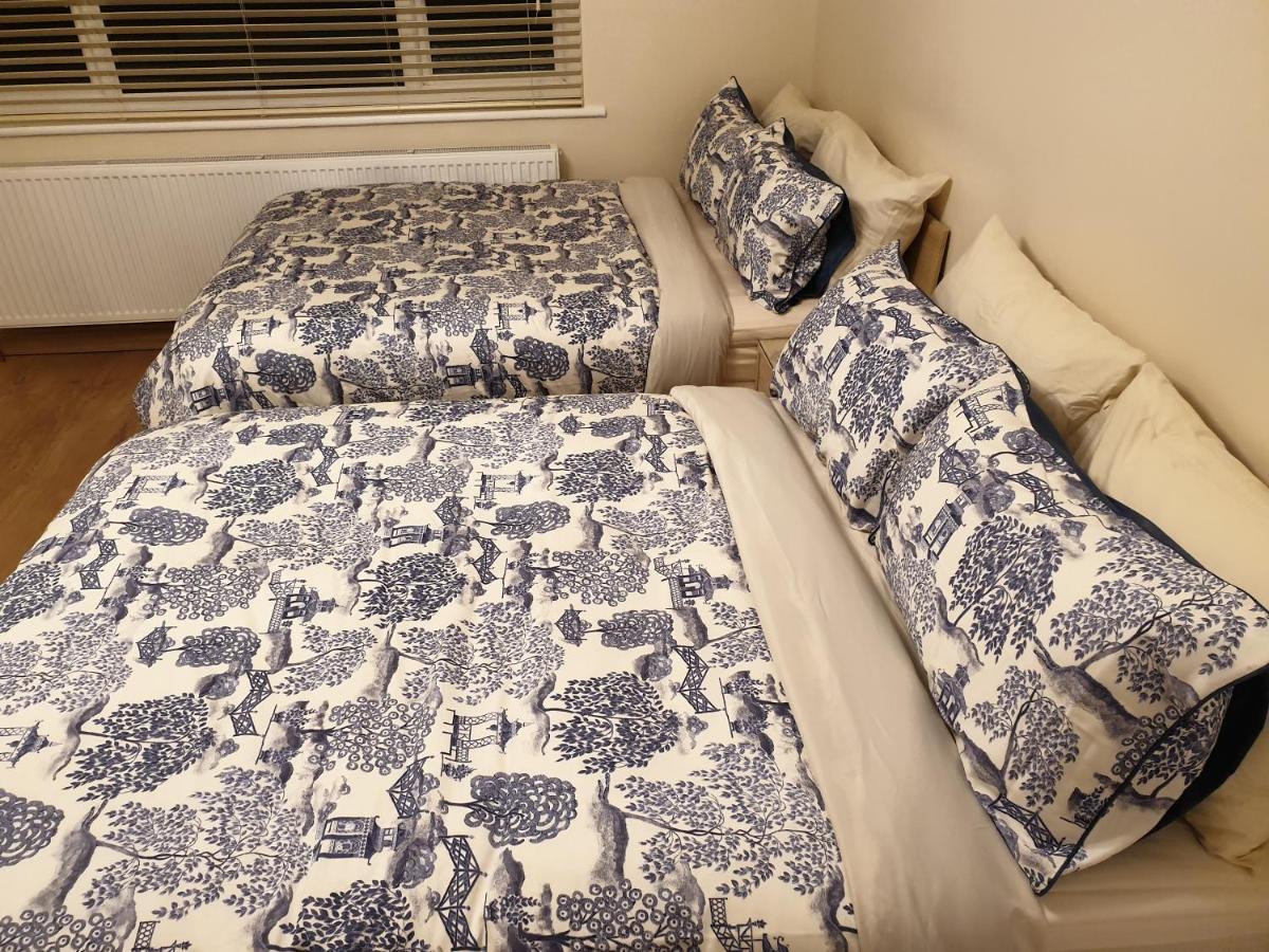 London Luxury 3 Bedroom Flat 1Min Walk From Underground, With Free Parking Sleeps X10 Exterior photo