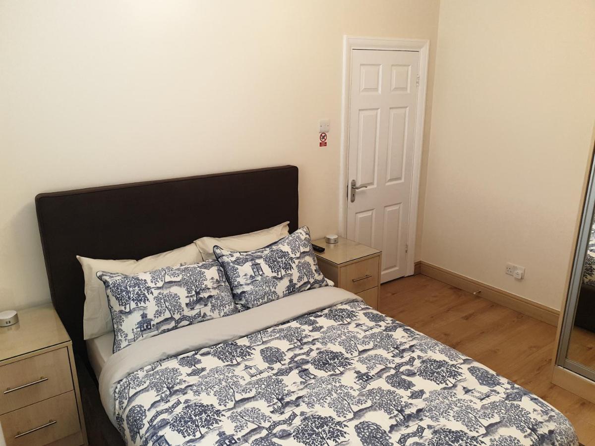 London Luxury 3 Bedroom Flat 1Min Walk From Underground, With Free Parking Sleeps X10 Exterior photo