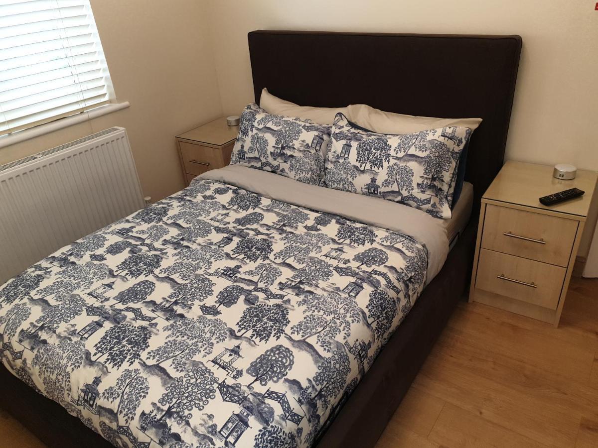 London Luxury 3 Bedroom Flat 1Min Walk From Underground, With Free Parking Sleeps X10 Exterior photo