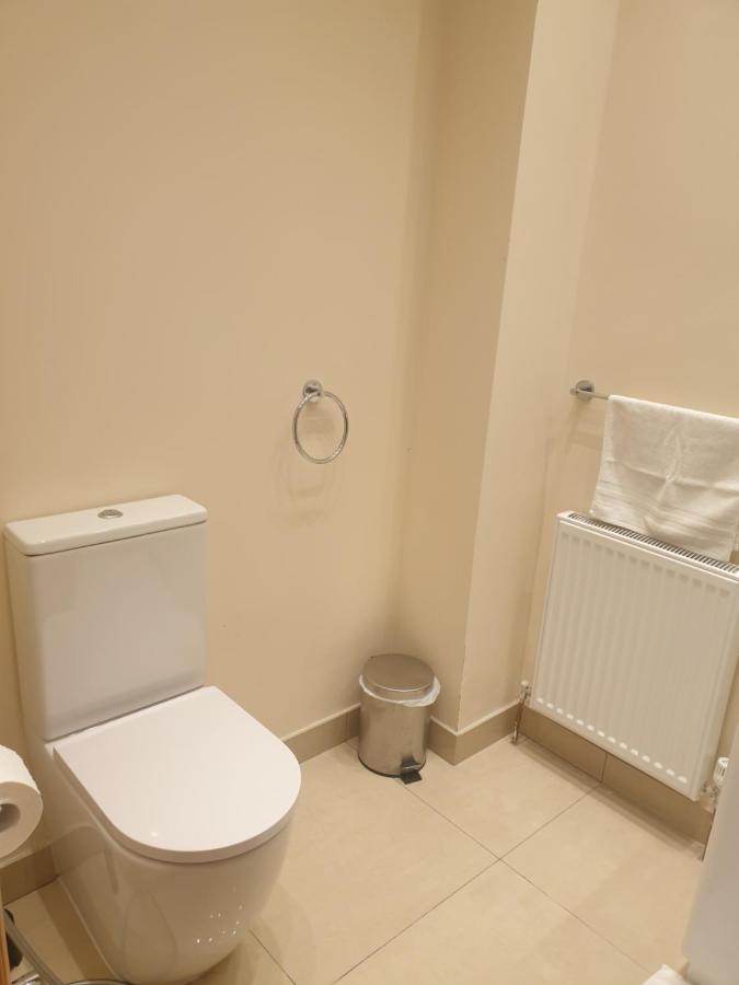 London Luxury 3 Bedroom Flat 1Min Walk From Underground, With Free Parking Sleeps X10 Exterior photo