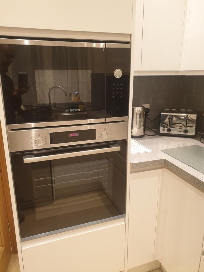 London Luxury 3 Bedroom Flat 1Min Walk From Underground, With Free Parking Sleeps X10 Exterior photo