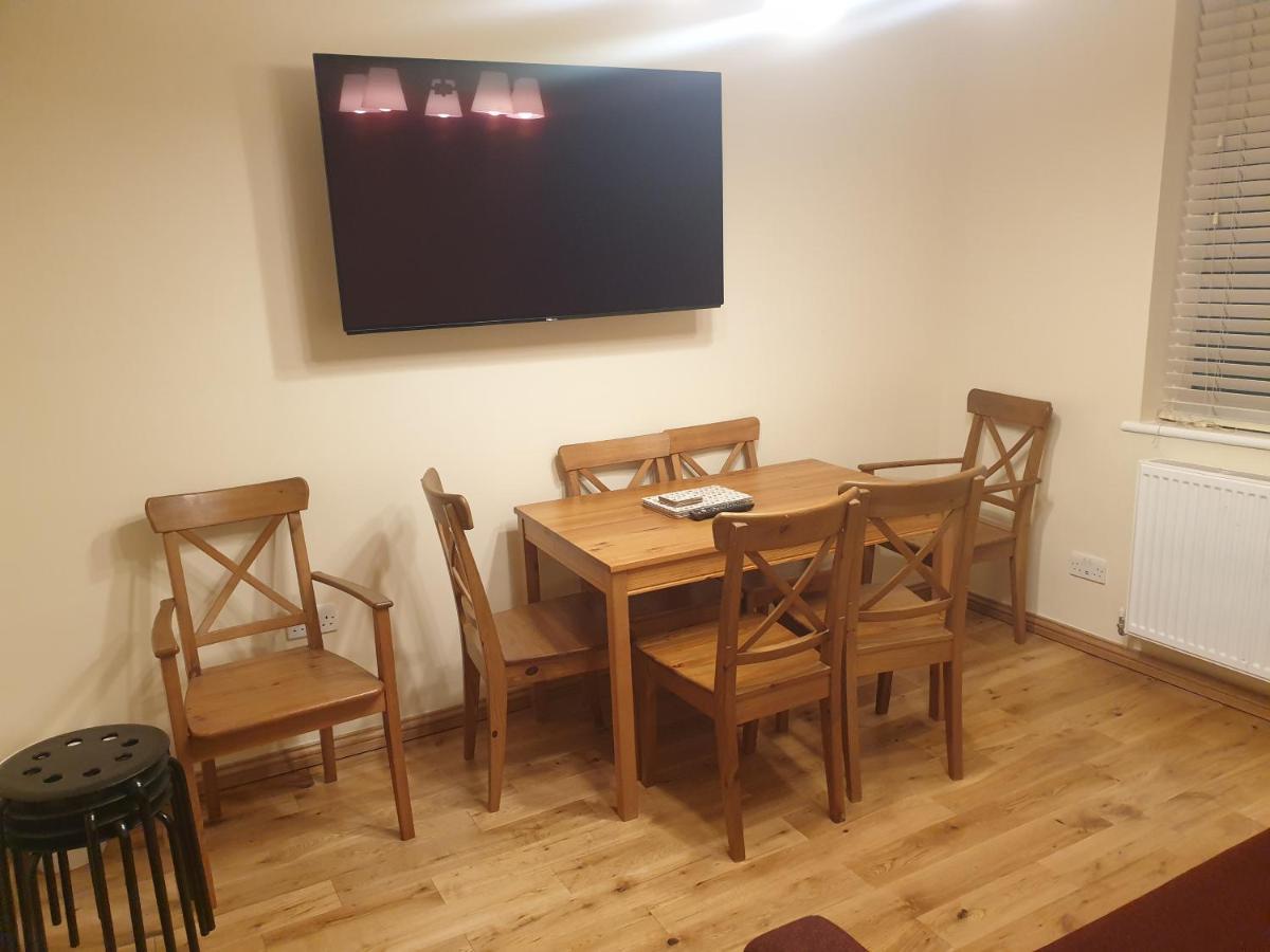 London Luxury 3 Bedroom Flat 1Min Walk From Underground, With Free Parking Sleeps X10 Exterior photo