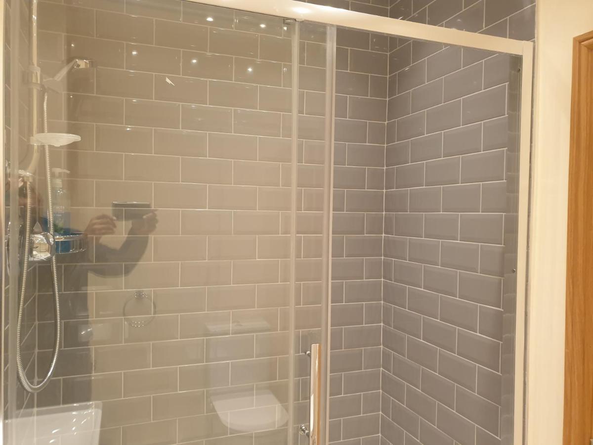 London Luxury 3 Bedroom Flat 1Min Walk From Underground, With Free Parking Sleeps X10 Exterior photo