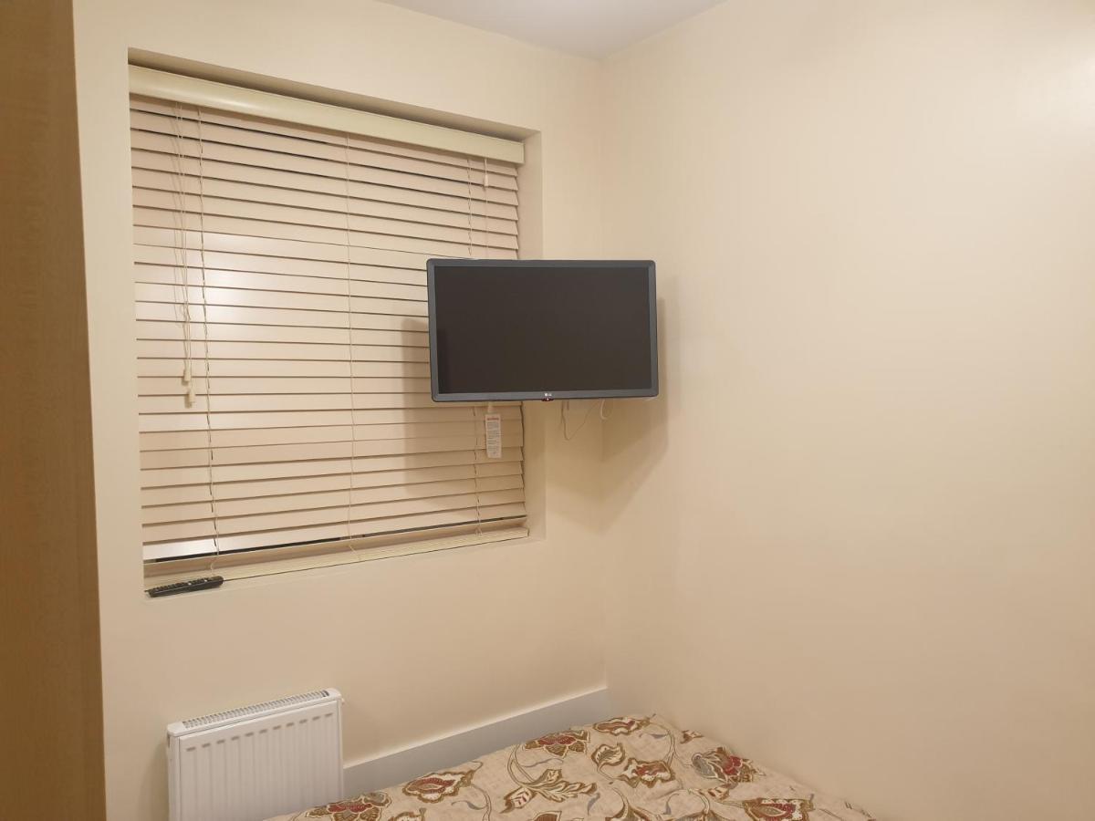 London Luxury 3 Bedroom Flat 1Min Walk From Underground, With Free Parking Sleeps X10 Exterior photo