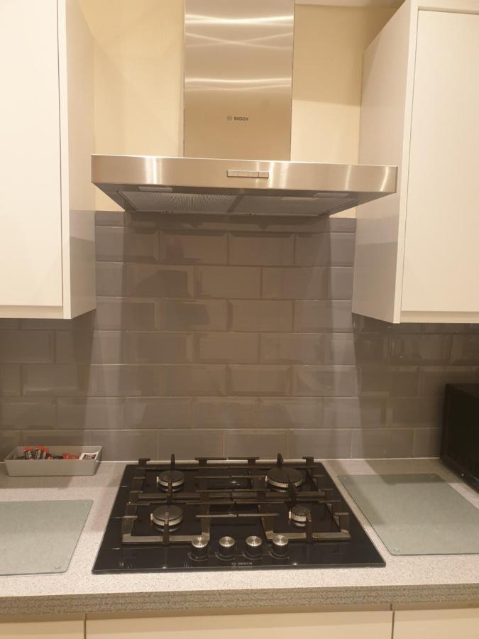 London Luxury 3 Bedroom Flat 1Min Walk From Underground, With Free Parking Sleeps X10 Exterior photo