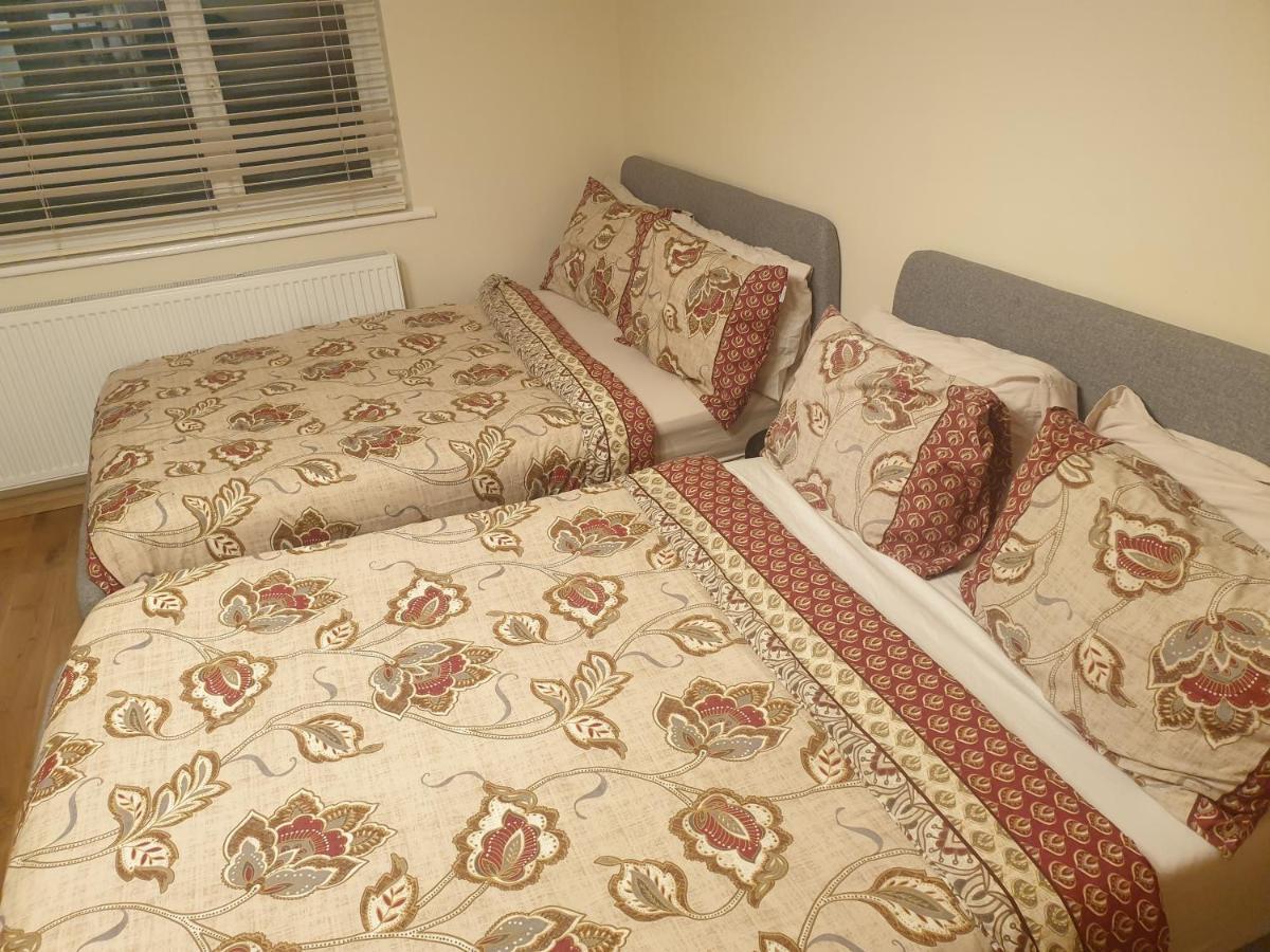 London Luxury 3 Bedroom Flat 1Min Walk From Underground, With Free Parking Sleeps X10 Exterior photo