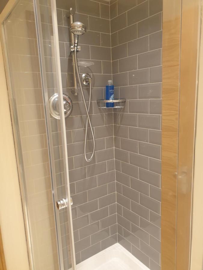 London Luxury 3 Bedroom Flat 1Min Walk From Underground, With Free Parking Sleeps X10 Exterior photo