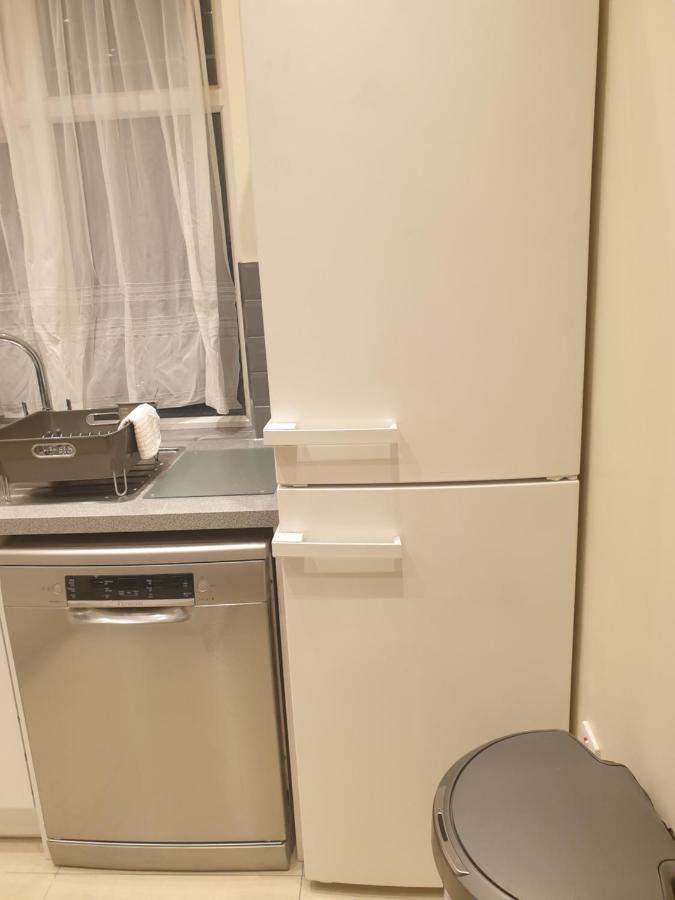 London Luxury 3 Bedroom Flat 1Min Walk From Underground, With Free Parking Sleeps X10 Exterior photo