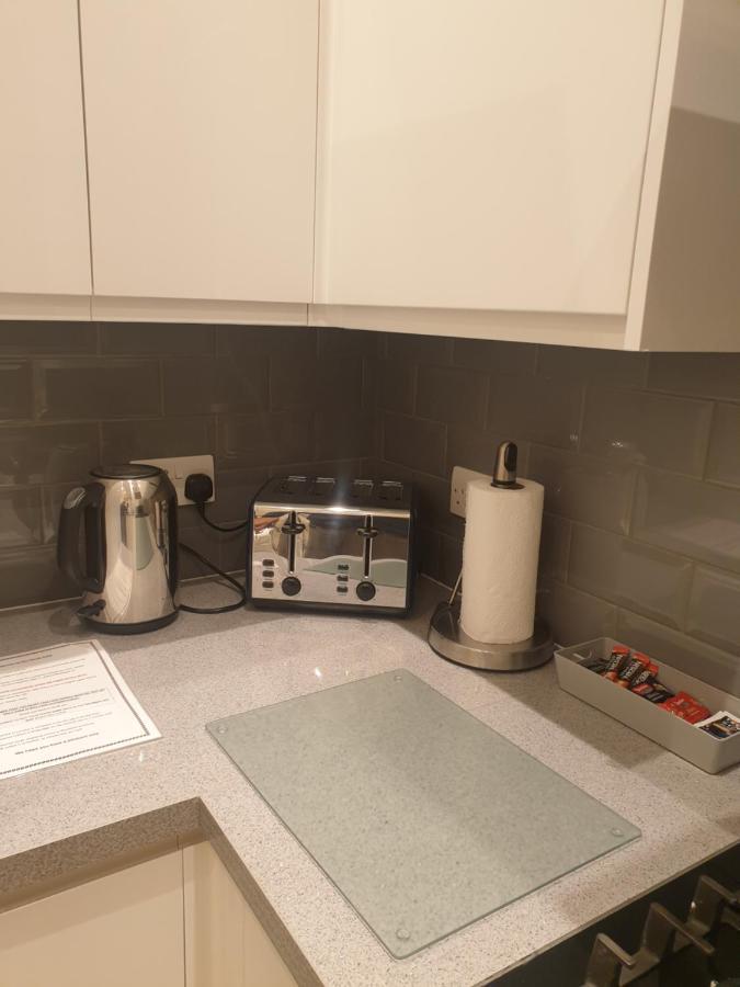 London Luxury 3 Bedroom Flat 1Min Walk From Underground, With Free Parking Sleeps X10 Exterior photo
