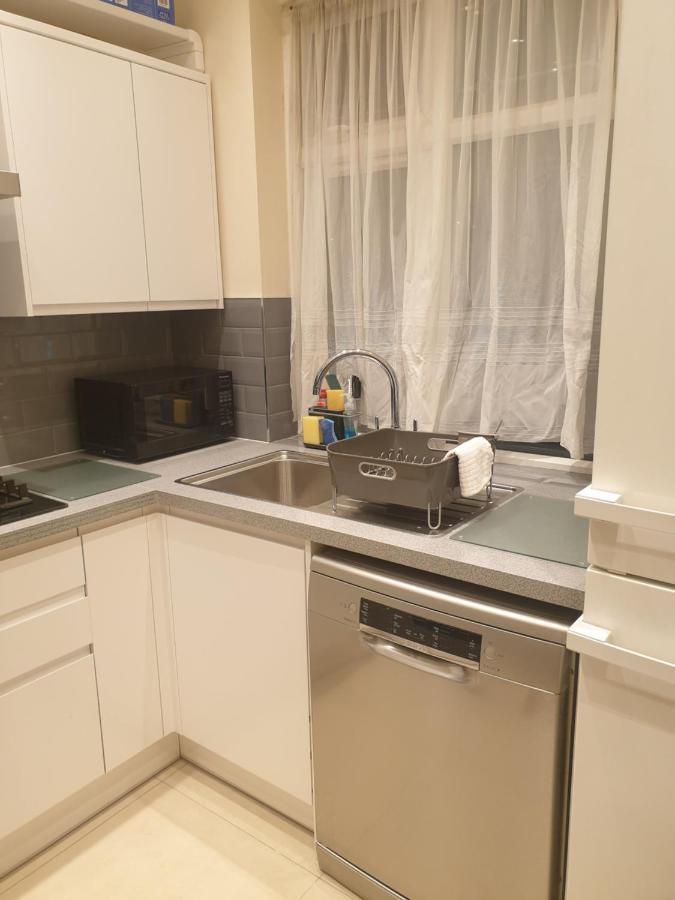 London Luxury 3 Bedroom Flat 1Min Walk From Underground, With Free Parking Sleeps X10 Exterior photo