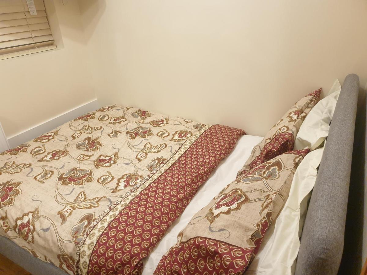 London Luxury 3 Bedroom Flat 1Min Walk From Underground, With Free Parking Sleeps X10 Exterior photo