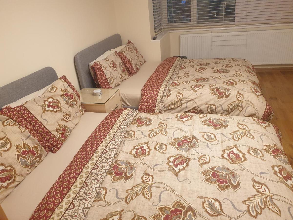 London Luxury 3 Bedroom Flat 1Min Walk From Underground, With Free Parking Sleeps X10 Exterior photo