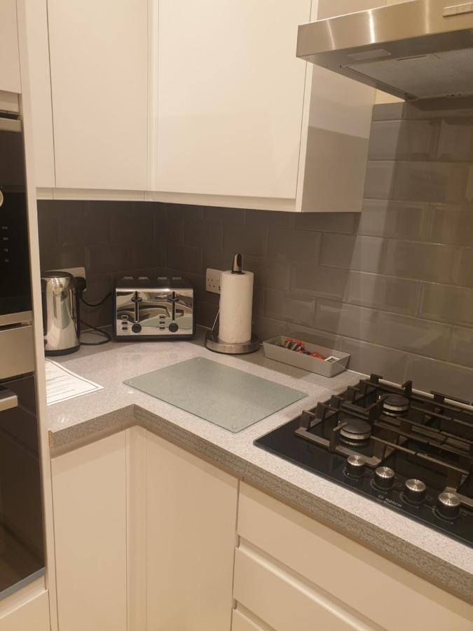 London Luxury 3 Bedroom Flat 1Min Walk From Underground, With Free Parking Sleeps X10 Exterior photo