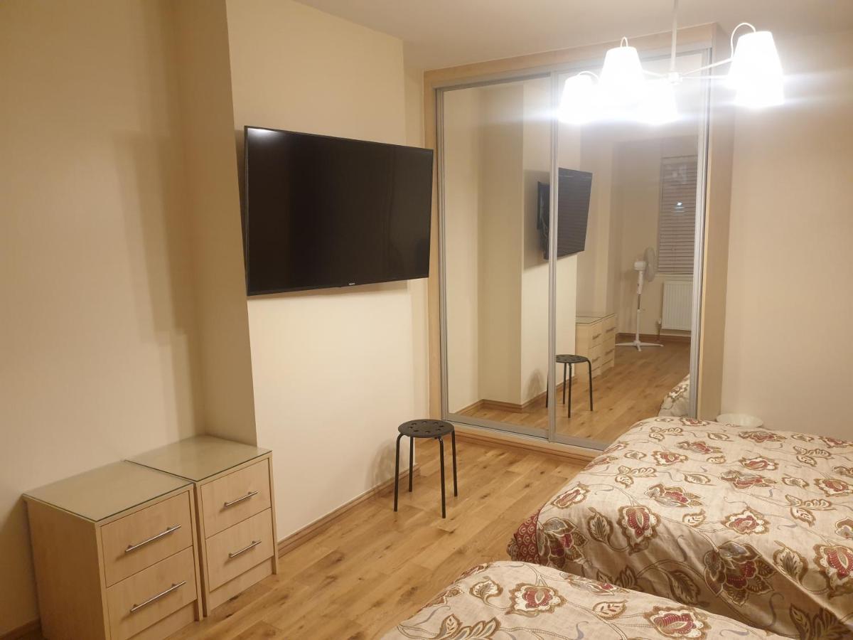 London Luxury 3 Bedroom Flat 1Min Walk From Underground, With Free Parking Sleeps X10 Exterior photo