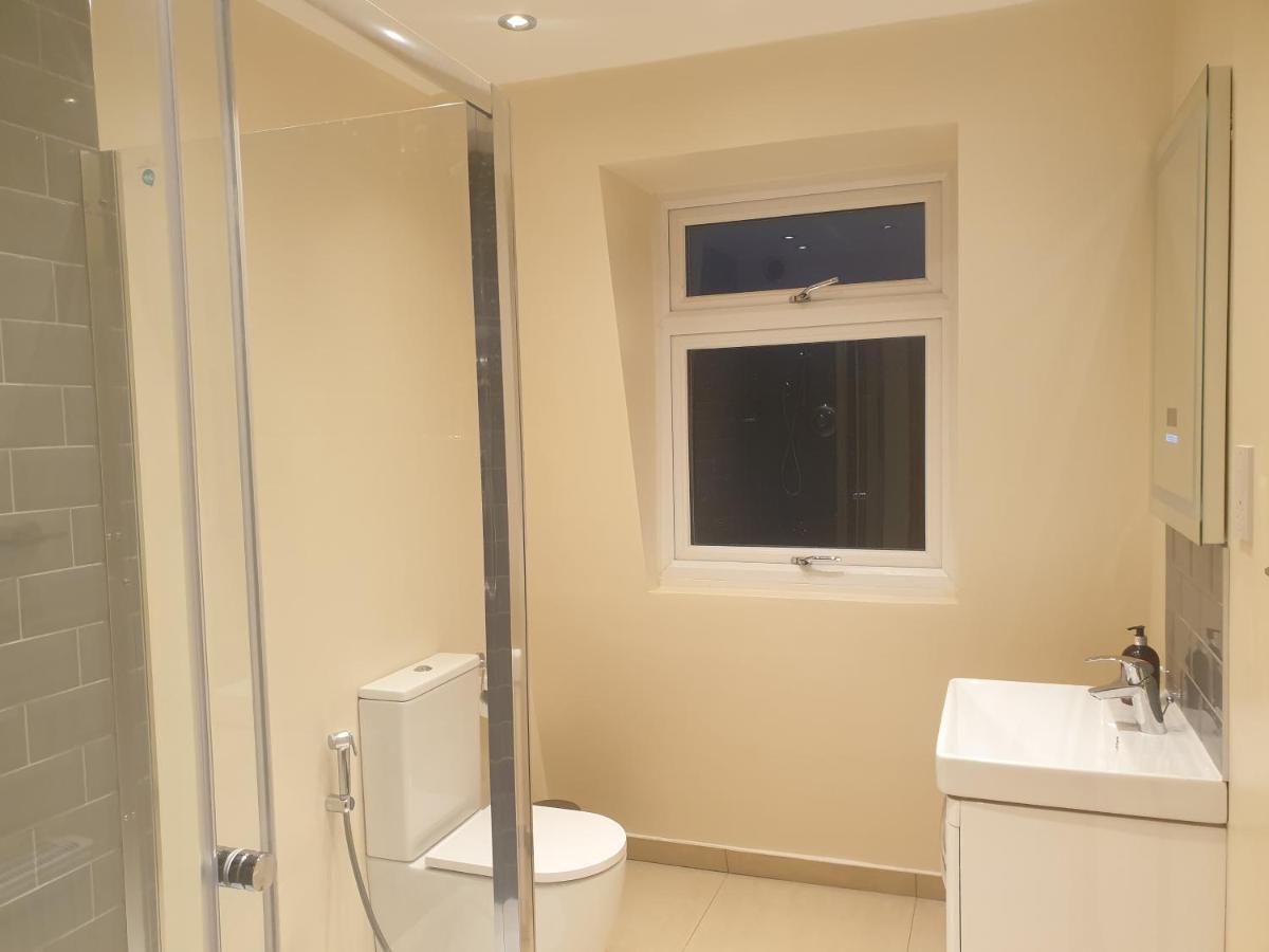 London Luxury 3 Bedroom Flat 1Min Walk From Underground, With Free Parking Sleeps X10 Exterior photo